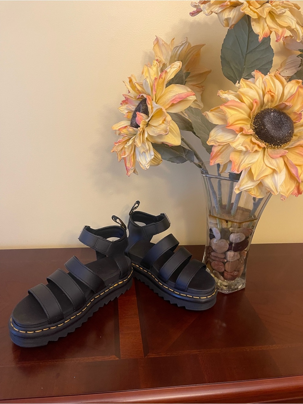 New Women’s Black Strappy Dr. Martens Soft Wair Size 8 Sandals - Durable Comfort
